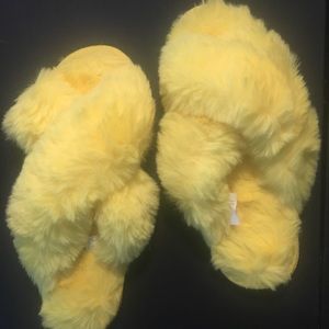 Faux fur slippers